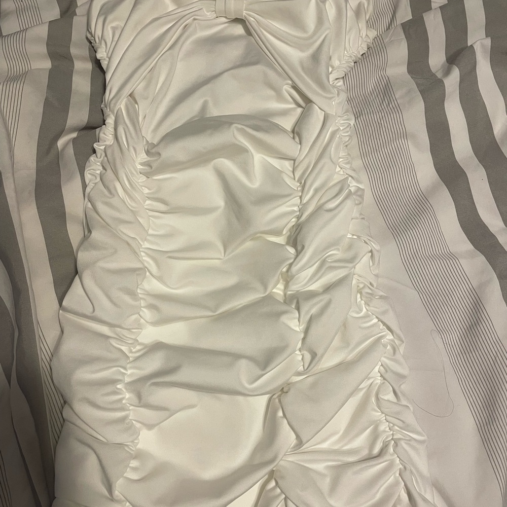 White tube top bodycon ruched dress with cutout - Picture 2 of 2